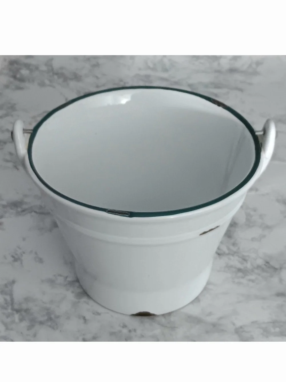 White Enamel Farmhouse Pail Bucket with Wooden Handle – Rustic Decor